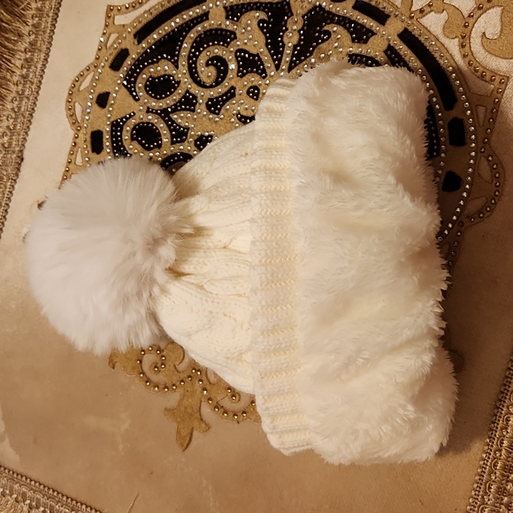 NEW UGG INFINITY SCARF AND HAT SET - Picture 4 of 4
